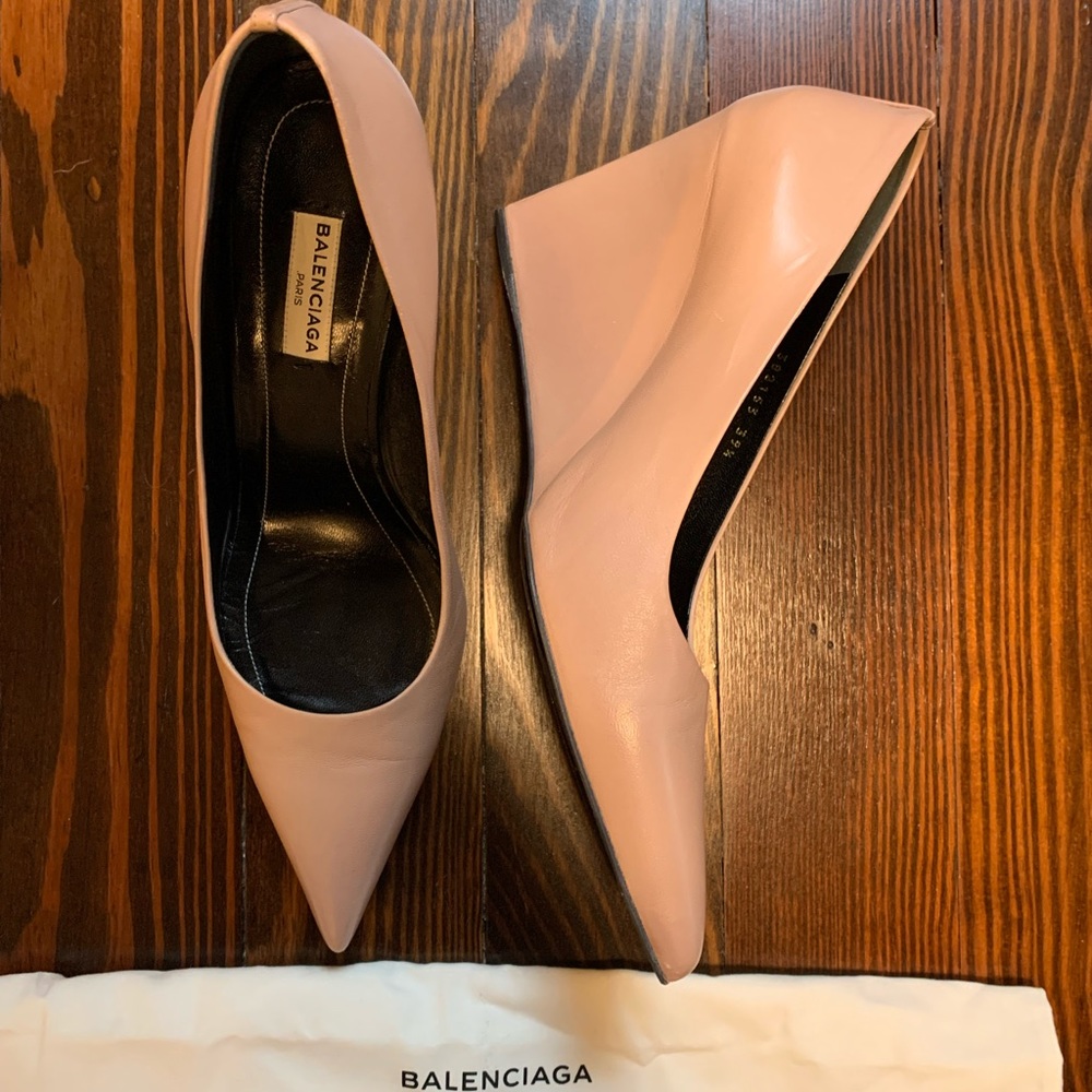 Balenciaga nude pink leather wedged pointed toe